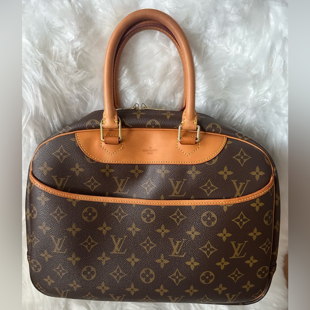 💯 Authentic Louis Vuitton Deauville Monogram